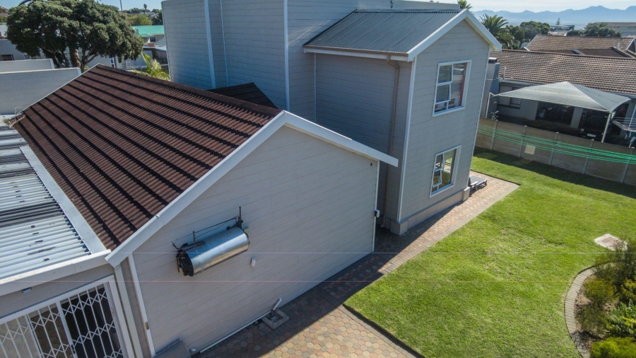 6 Bedroom Property for Sale in Heiderand Western Cape